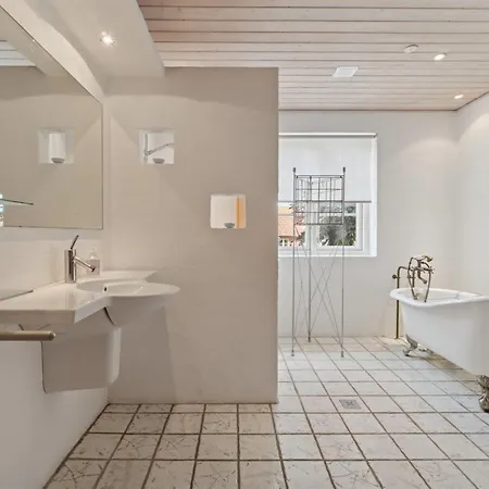 Adelita - 300m From The Sea By Interhome
